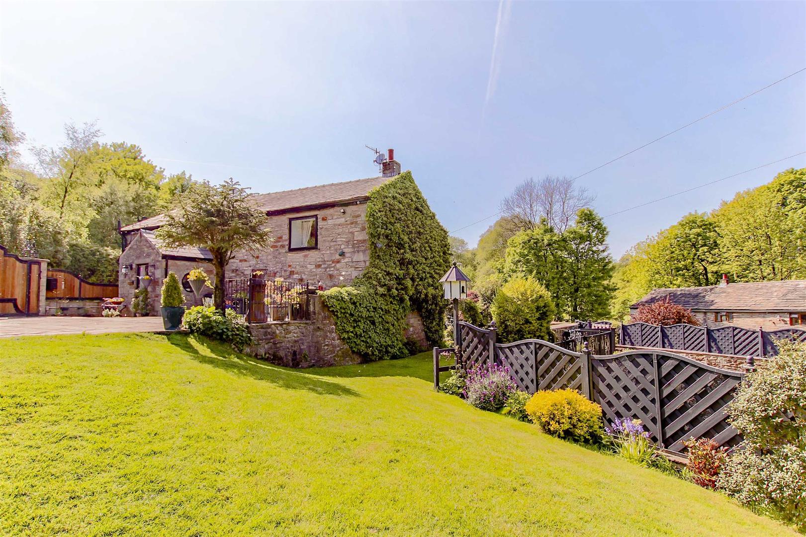 4 Bed Detached House For Sale - Main Image